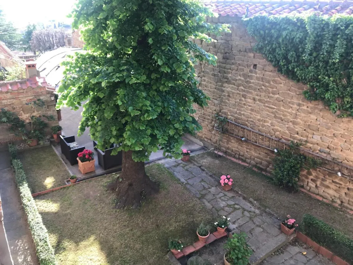 كاستيجليون فيورنتينو Camera Romantica Con Giardino In Dimora Storica - B&B Palazzo Robicci فندق مبيت وإفطار
